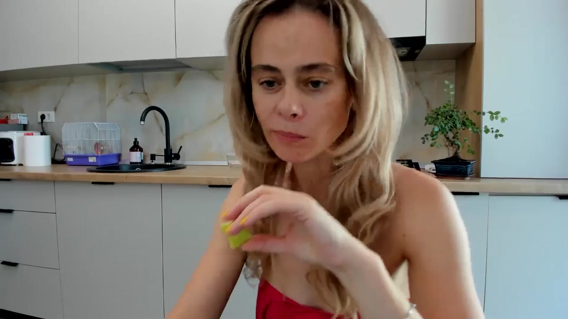 Gallery image thumbnail from DebbyPaige's myfreecams stream on, 08/23/2024, 11:14 image 19 of 20