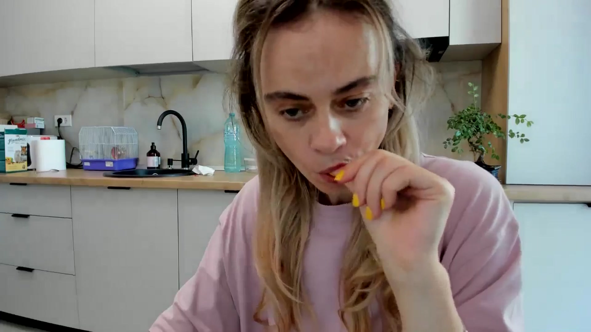 Gallery image thumbnail from DebbyPaige's myfreecams stream on, 08/23/2024, 13:12 image 17 of 20