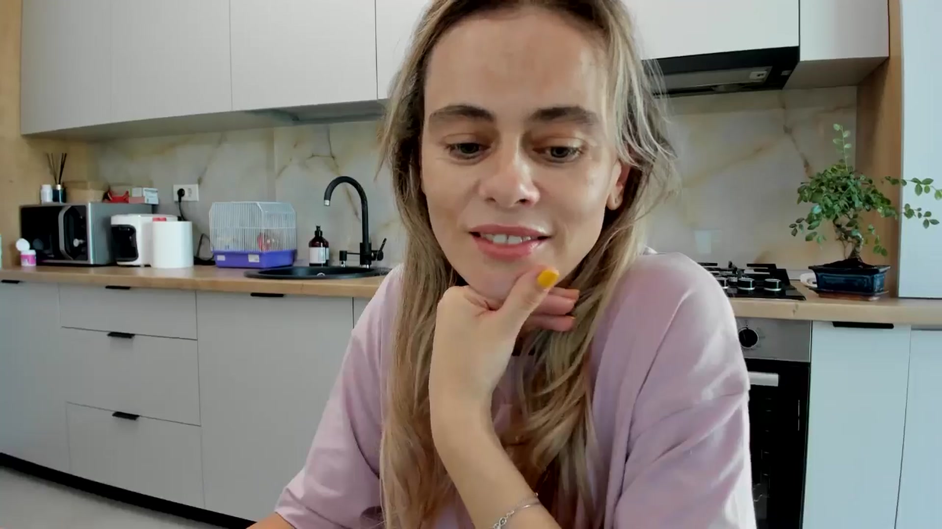 Gallery image thumbnail from DebbyPaige's myfreecams stream on, 08/23/2024, 13:12 image 9 of 20