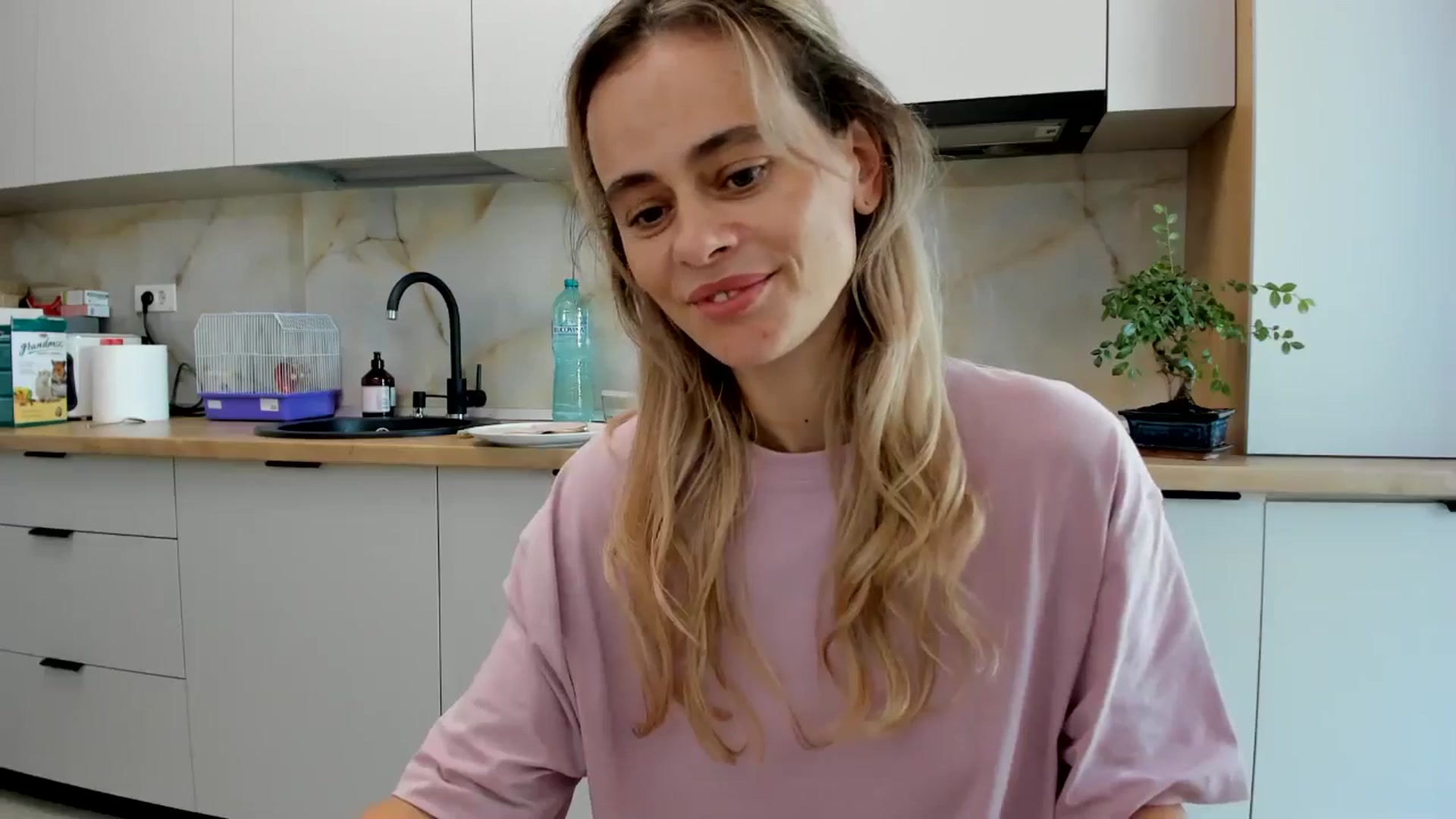 Gallery image thumbnail from DebbyPaige's myfreecams stream on, 08/23/2024, 13:12 image 15 of 20