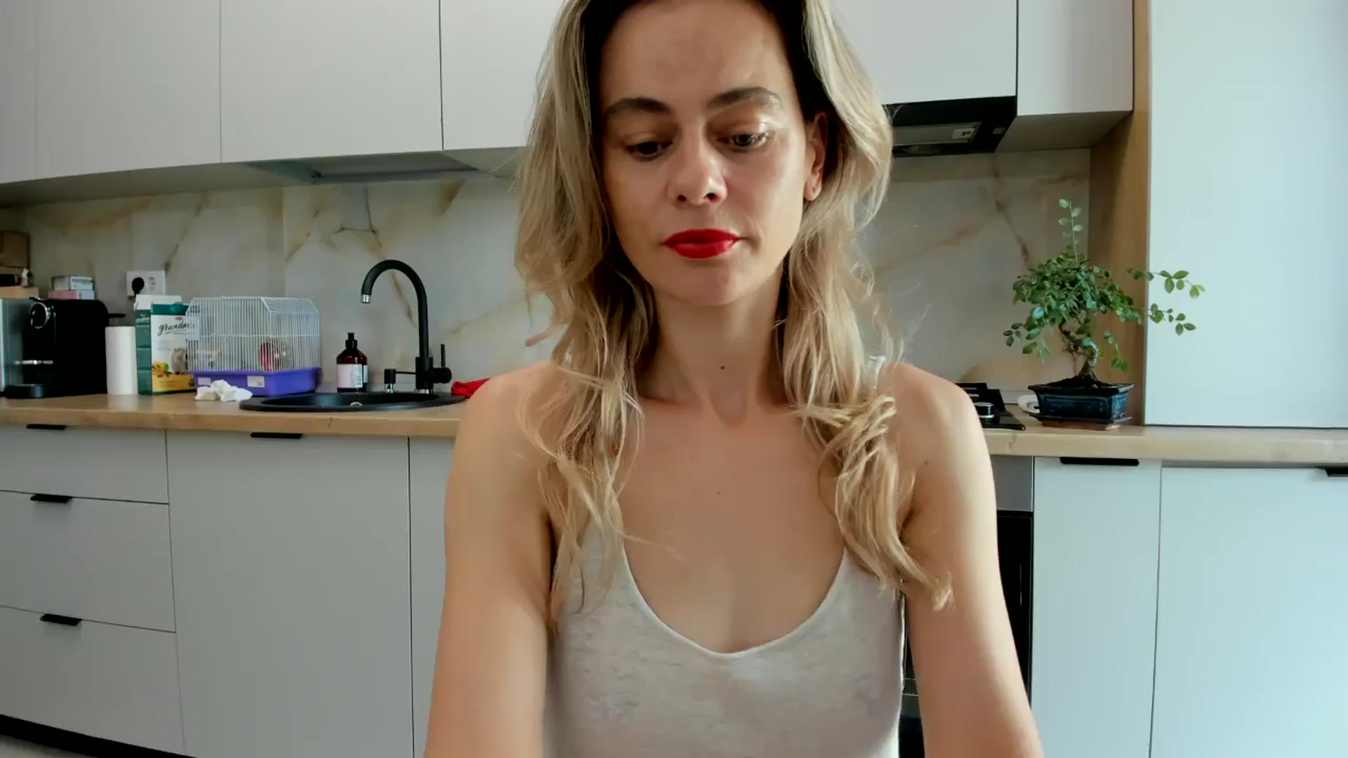 Gallery image thumbnail from DebbyPaige's myfreecams stream on, 08/24/2024, 10:21 image 5 of 20
