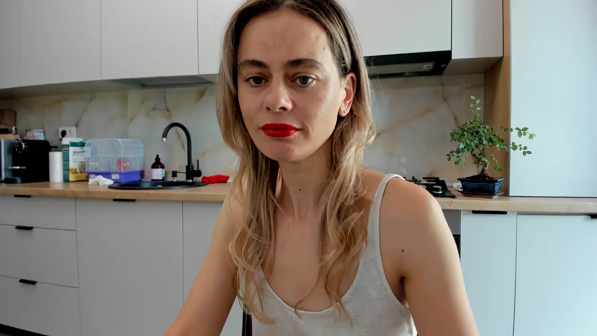 Gallery image thumbnail from DebbyPaige's myfreecams stream on, 08/24/2024, 10:21 image 3 of 20