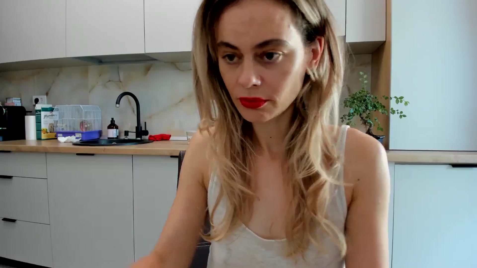 Gallery image thumbnail from DebbyPaige's myfreecams stream on, 08/24/2024, 10:21 image 14 of 20