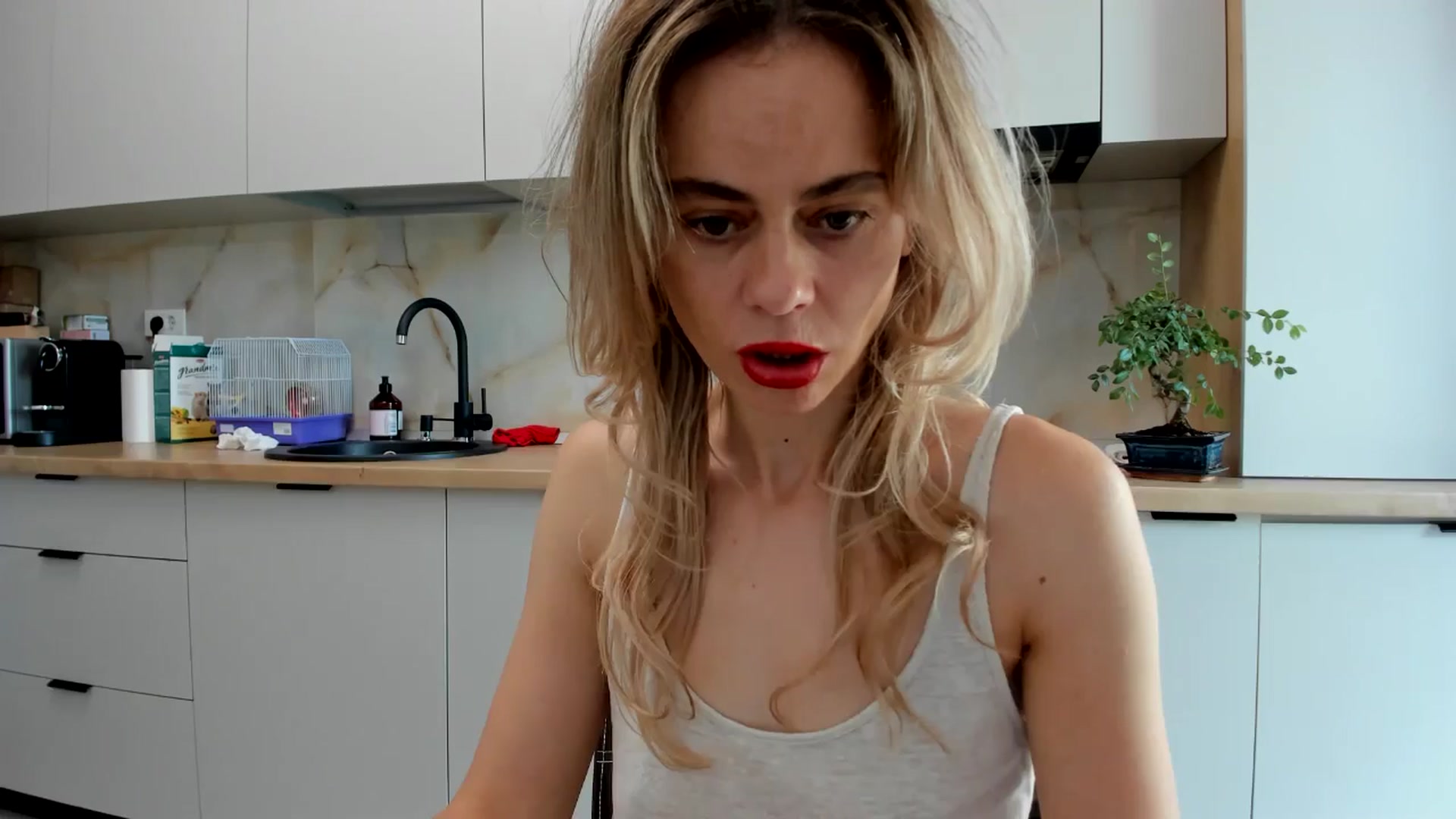 Gallery image thumbnail from DebbyPaige's myfreecams stream on, 08/24/2024, 10:21 image 4 of 20