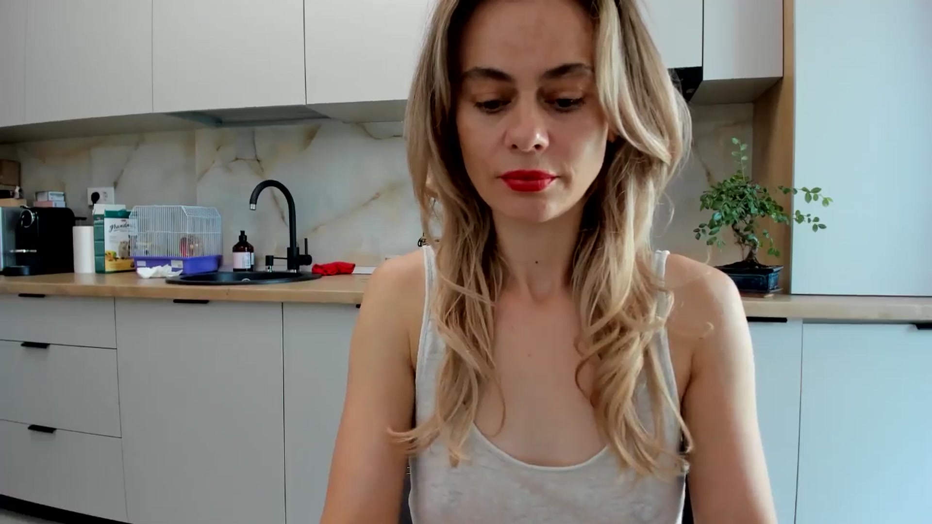 Gallery image thumbnail from DebbyPaige's myfreecams stream on, 08/24/2024, 10:21 image 11 of 20