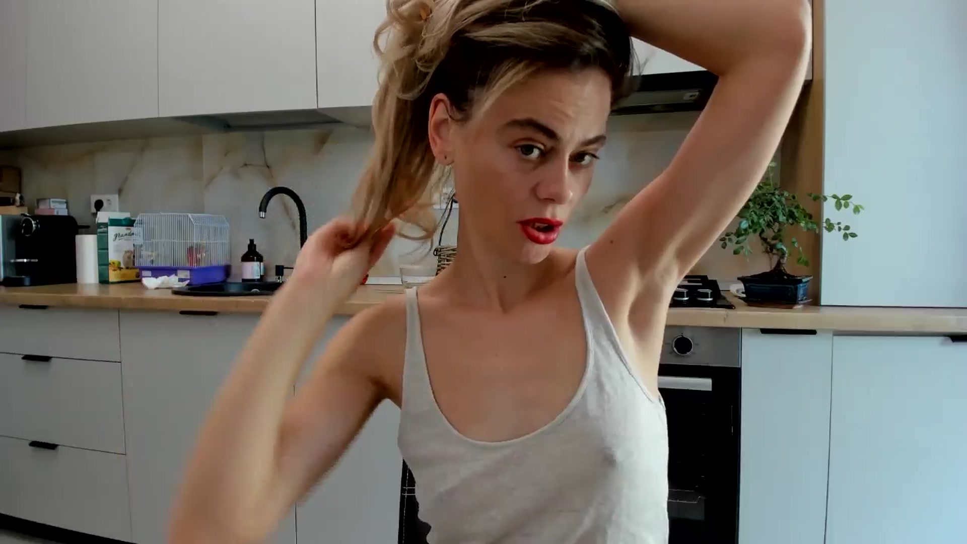 Gallery image thumbnail from DebbyPaige's myfreecams stream on, 08/24/2024, 10:21 image 6 of 20