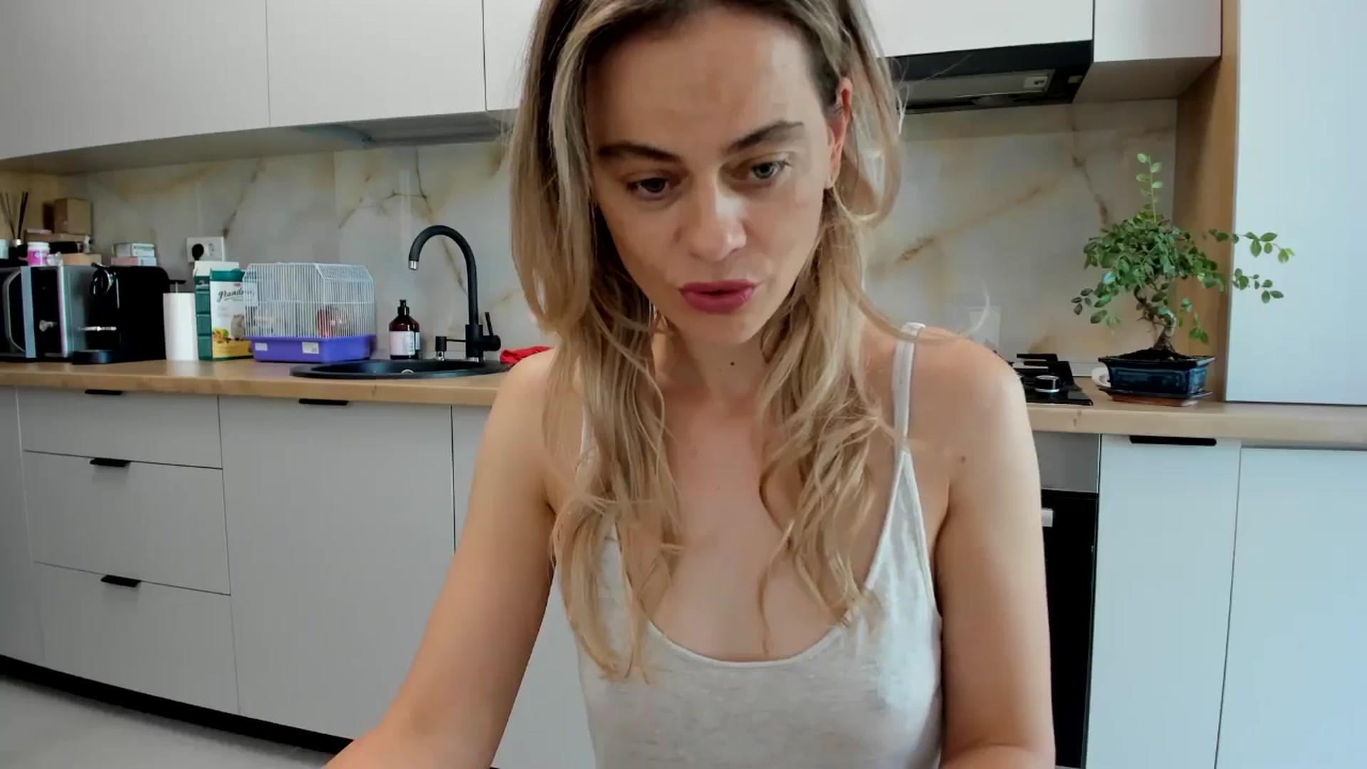 Gallery image thumbnail from DebbyPaige's myfreecams stream on, 08/24/2024, 16:08 image 3 of 20