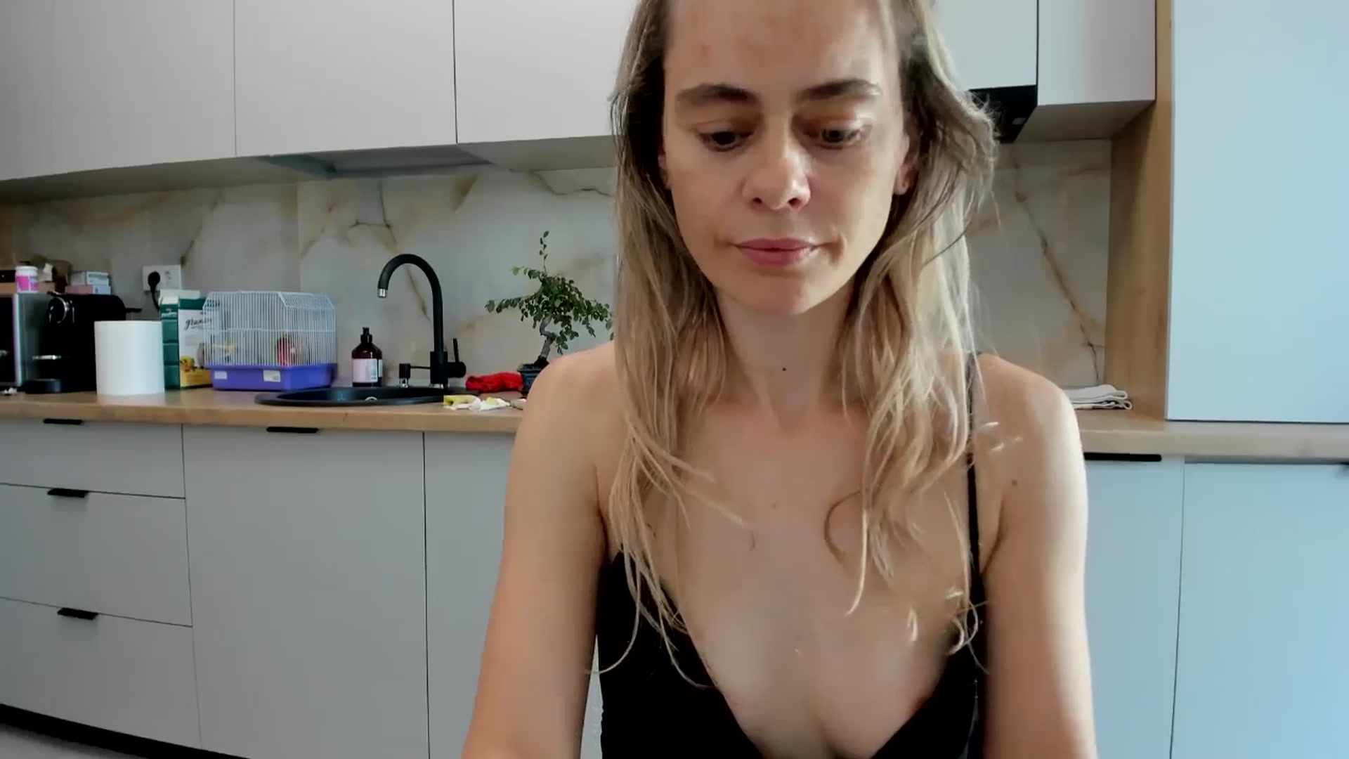 Gallery image thumbnail from DebbyPaige's myfreecams stream on, 08/25/2024, 10:00 image 19 of 20