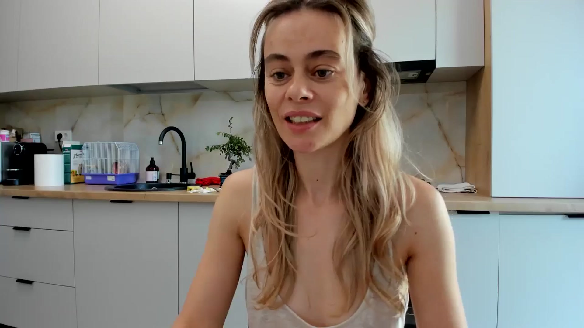 Gallery image thumbnail from DebbyPaige's myfreecams stream on, 08/25/2024, 10:00 image 4 of 20