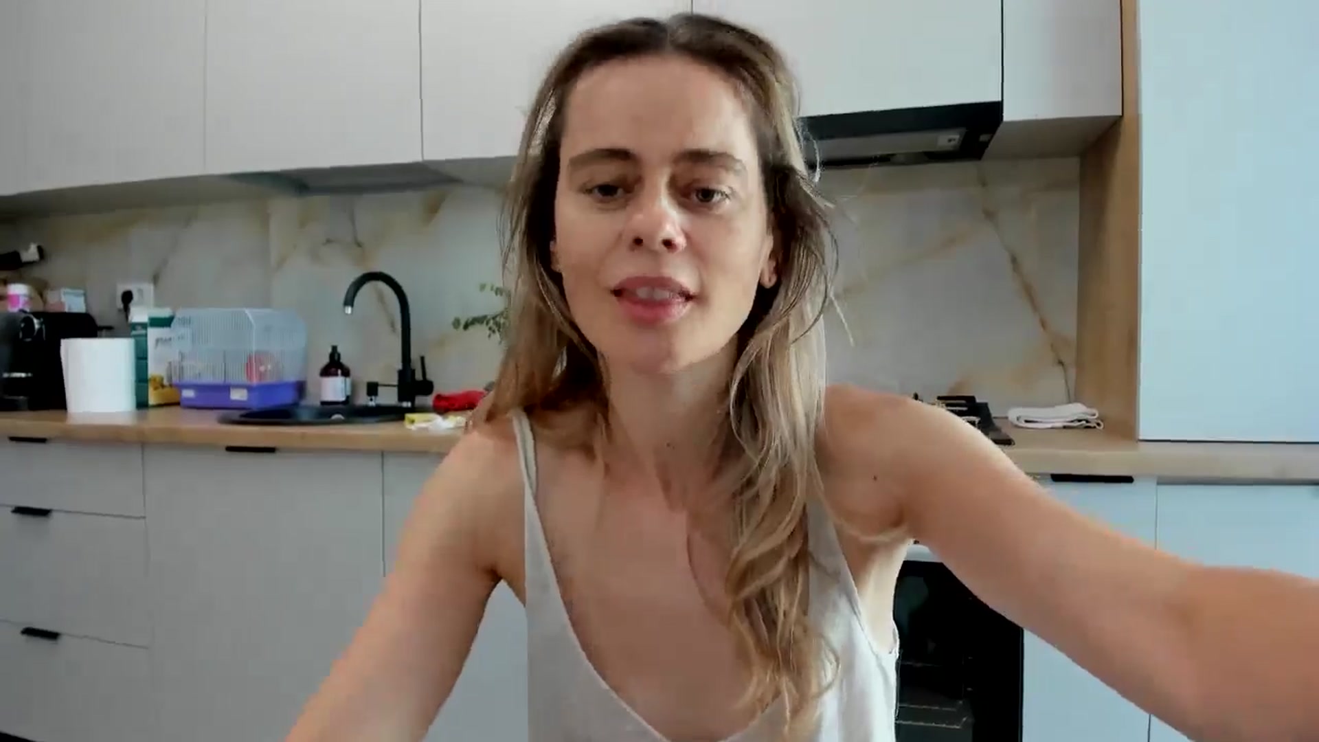 Gallery image thumbnail from DebbyPaige's myfreecams stream on, 08/25/2024, 11:21 image 3 of 20
