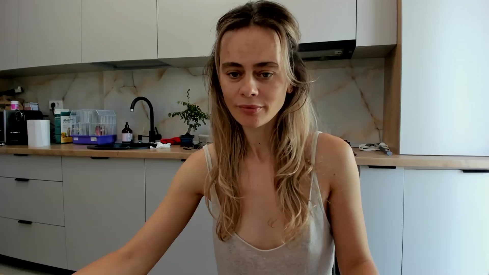 Gallery image thumbnail from DebbyPaige's myfreecams stream on, 08/25/2024, 11:21 image 17 of 20