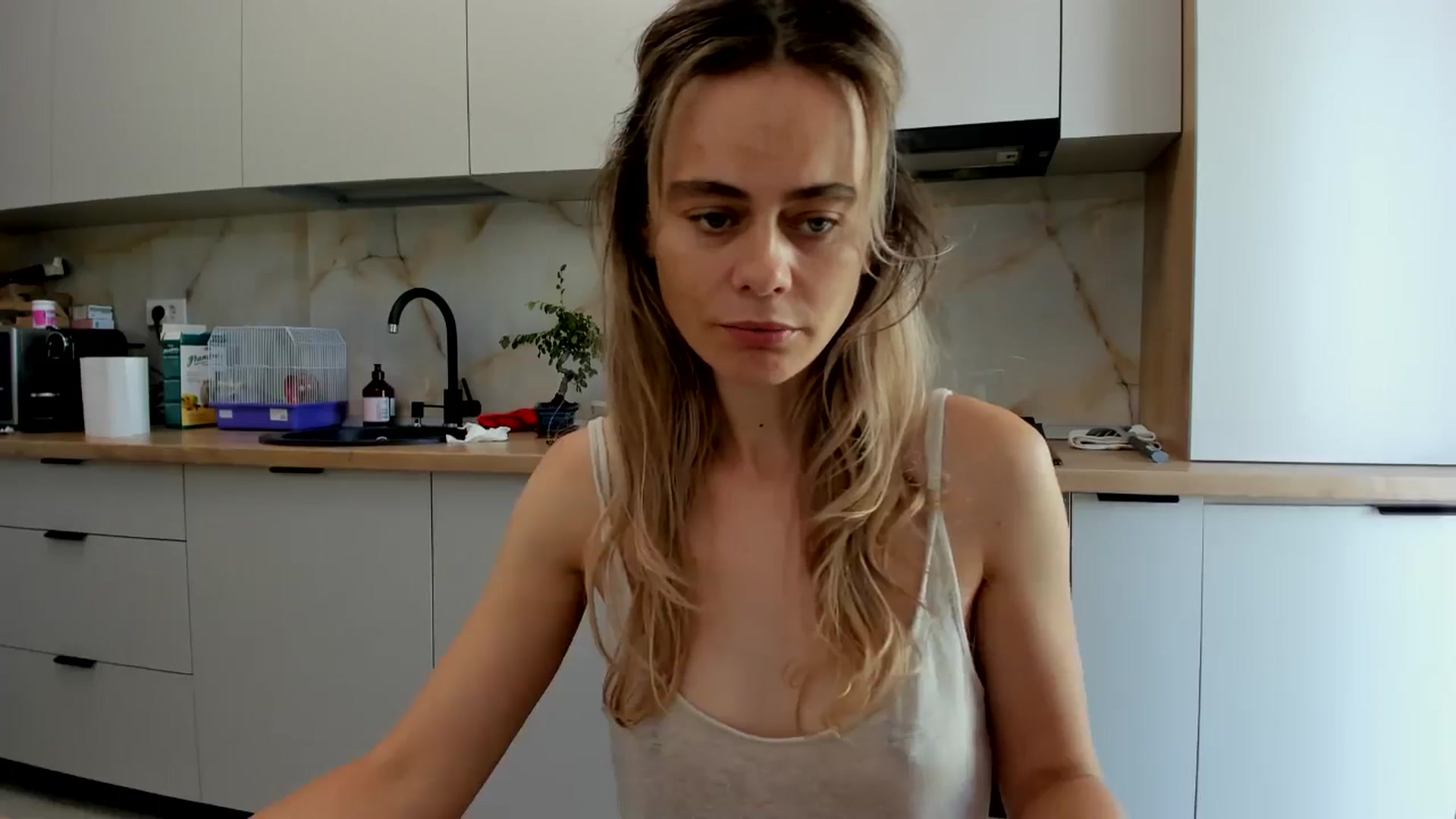 Gallery image thumbnail from DebbyPaige's myfreecams stream on, 08/25/2024, 11:21 image 19 of 20