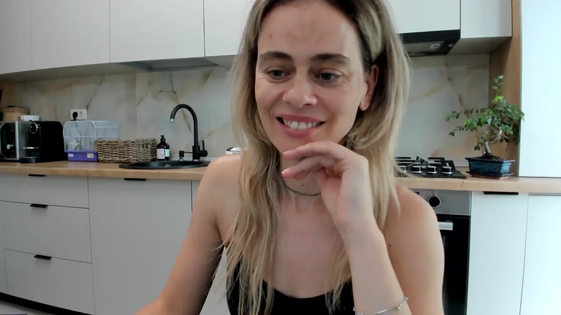 Gallery image thumbnail from DebbyPaige's myfreecams stream on, 08/28/2024, 12:58 image 15 of 20