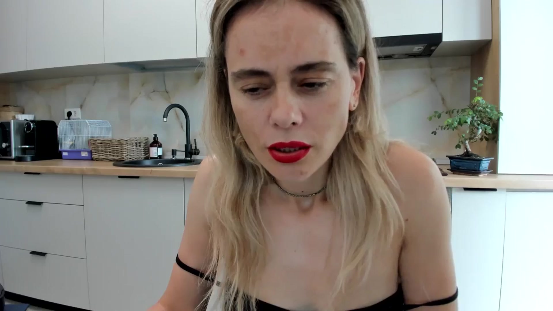 Gallery image thumbnail from DebbyPaige's myfreecams stream on, 08/28/2024, 13:15 image 11 of 20