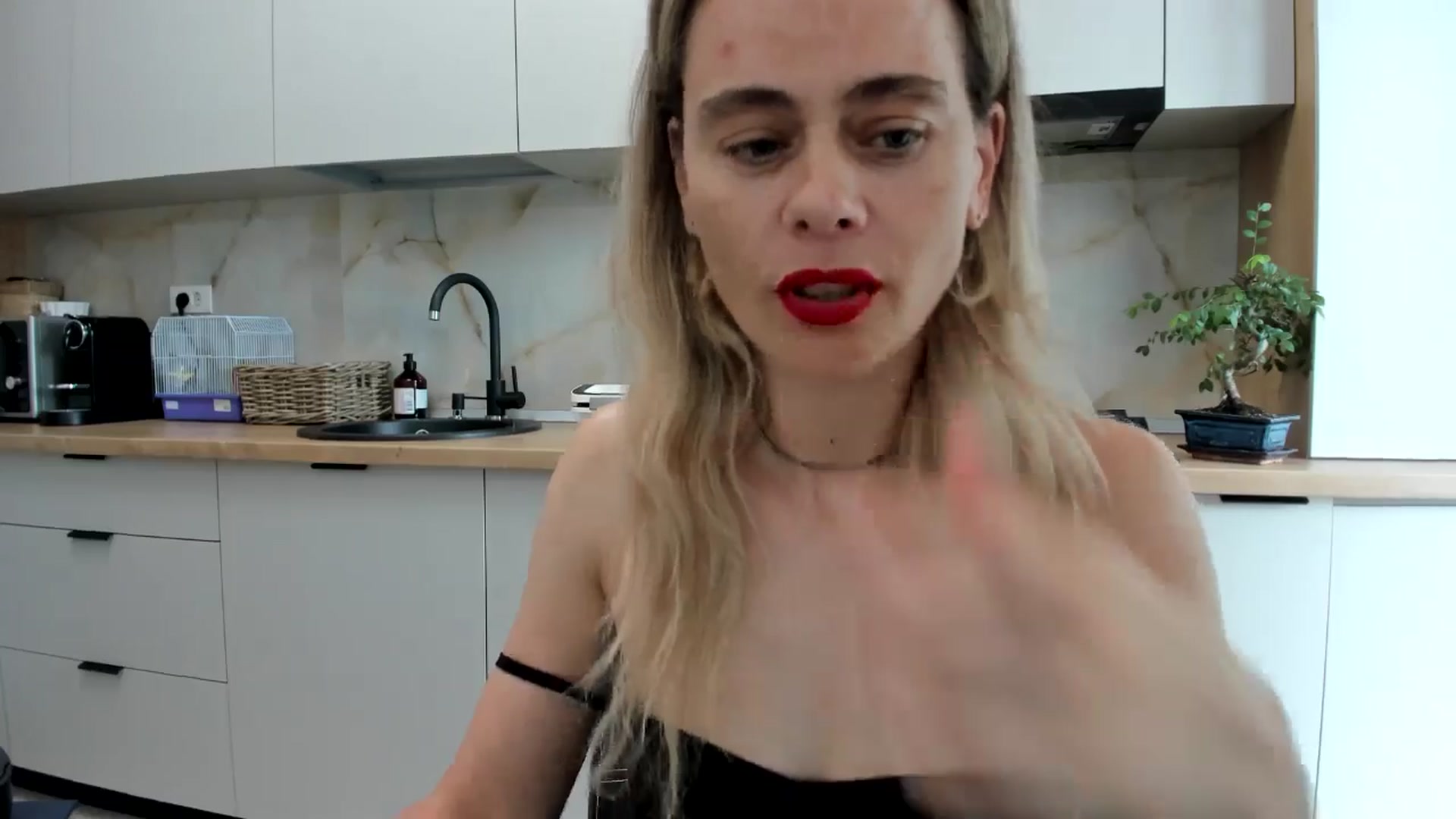 Gallery image thumbnail from DebbyPaige's myfreecams stream on, 08/28/2024, 13:15 image 14 of 20