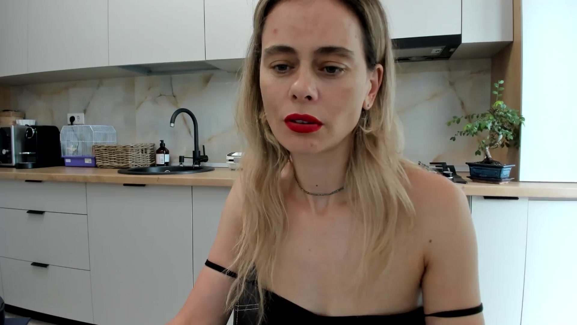 Gallery image thumbnail from DebbyPaige's myfreecams stream on, 08/28/2024, 13:15 image 16 of 20