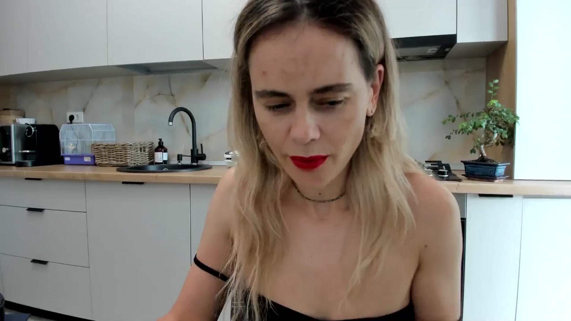 Gallery image thumbnail from DebbyPaige's myfreecams stream on, 08/28/2024, 13:15 image 12 of 20