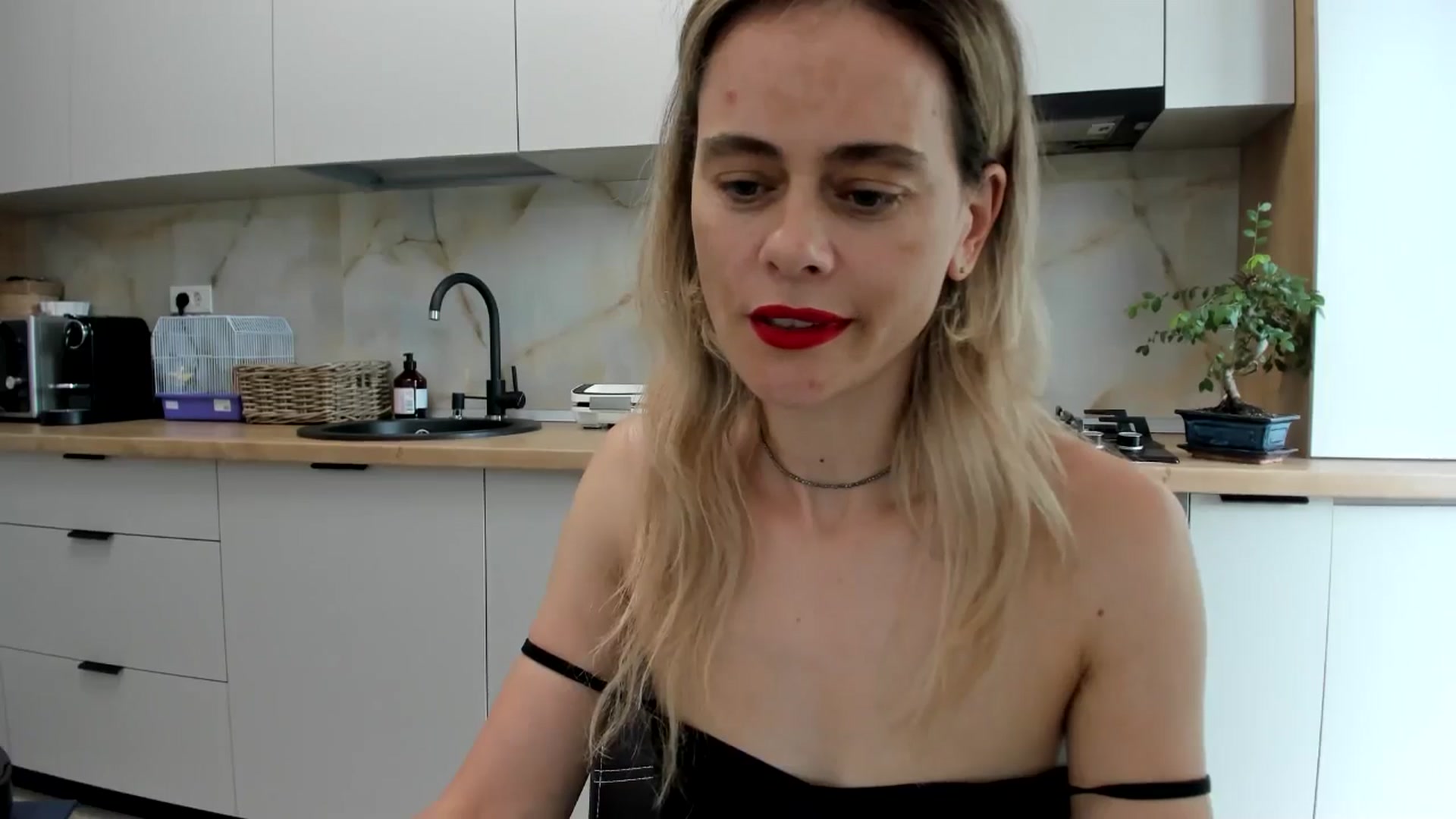 Gallery image thumbnail from DebbyPaige's myfreecams stream on, 08/28/2024, 13:15 image 17 of 20