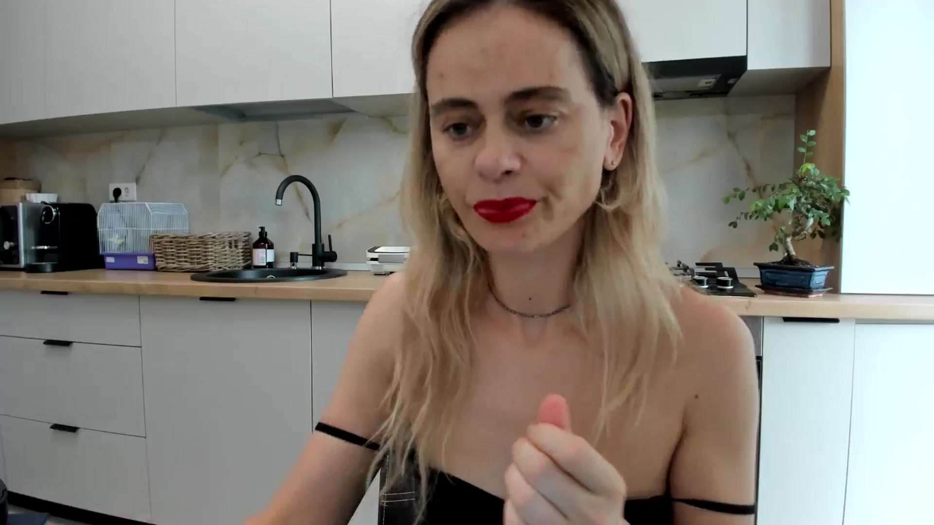 Gallery image thumbnail from DebbyPaige's myfreecams stream on, 08/28/2024, 13:15 image 15 of 20