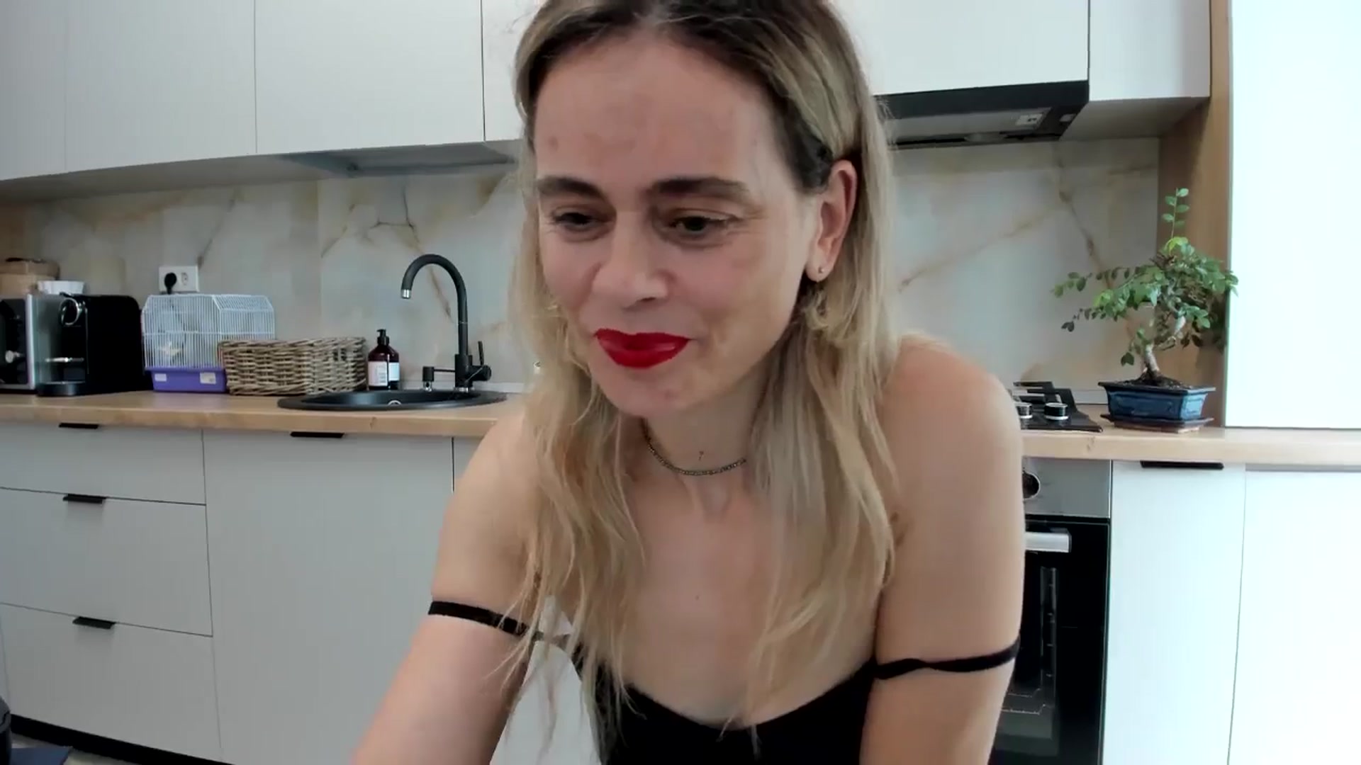 Gallery image thumbnail from DebbyPaige's myfreecams stream on, 08/28/2024, 13:15 image 4 of 20