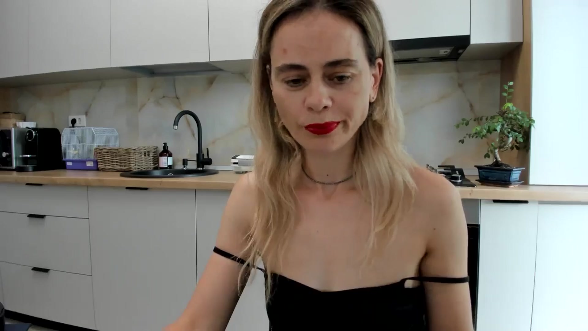 Gallery image thumbnail from DebbyPaige's myfreecams stream on, 08/28/2024, 13:15 image 6 of 20