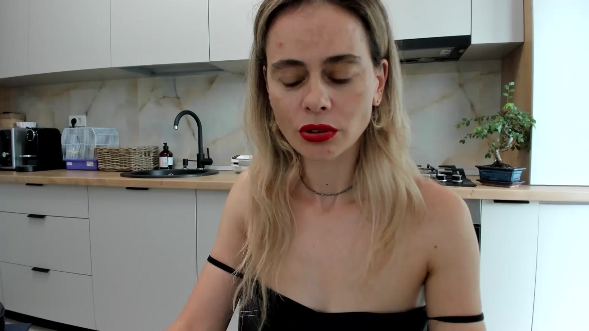 Gallery image thumbnail from DebbyPaige's myfreecams stream on, 08/28/2024, 13:15 image 19 of 20