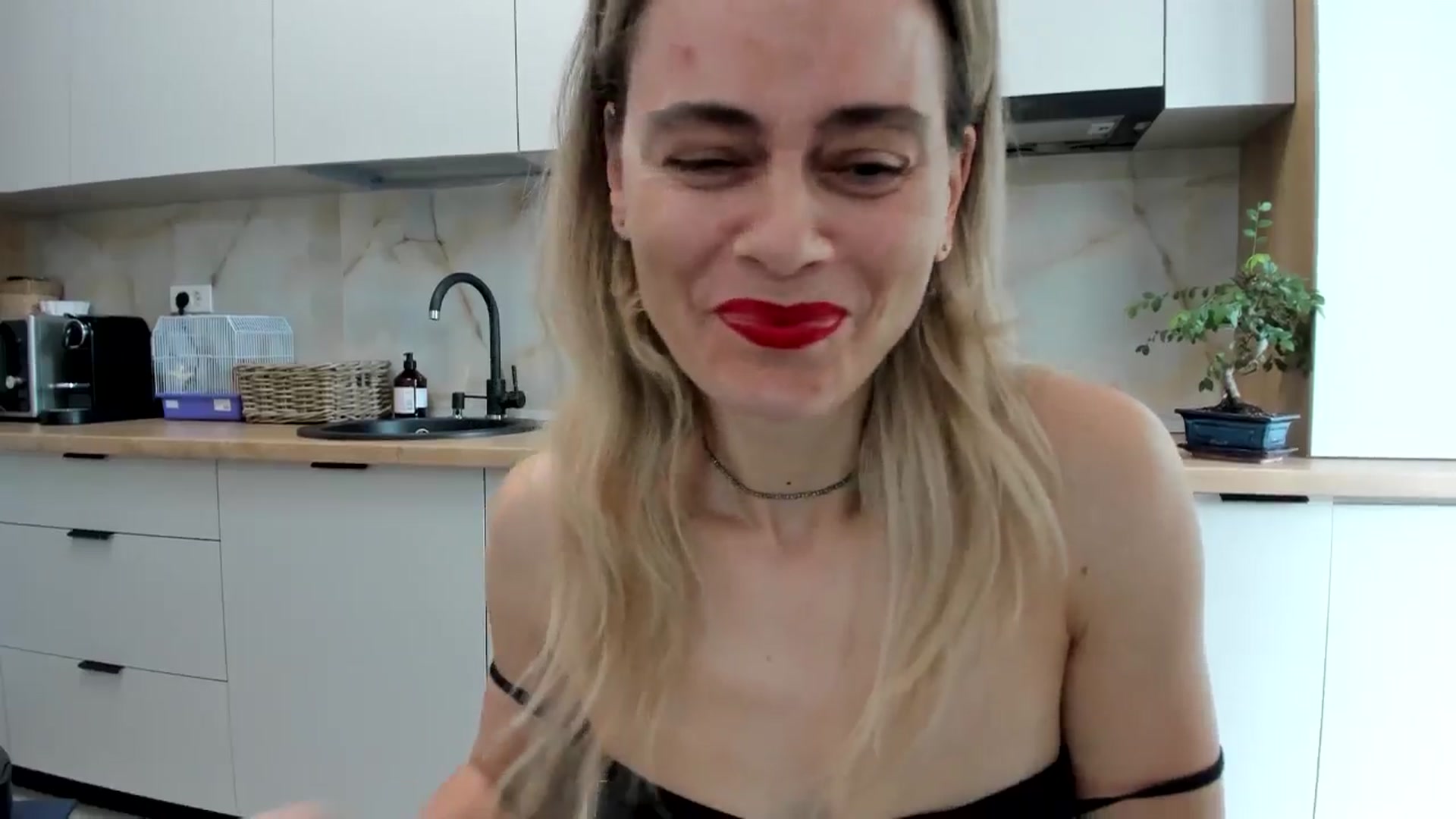 Gallery image thumbnail from DebbyPaige's myfreecams stream on, 08/28/2024, 13:15 image 7 of 20