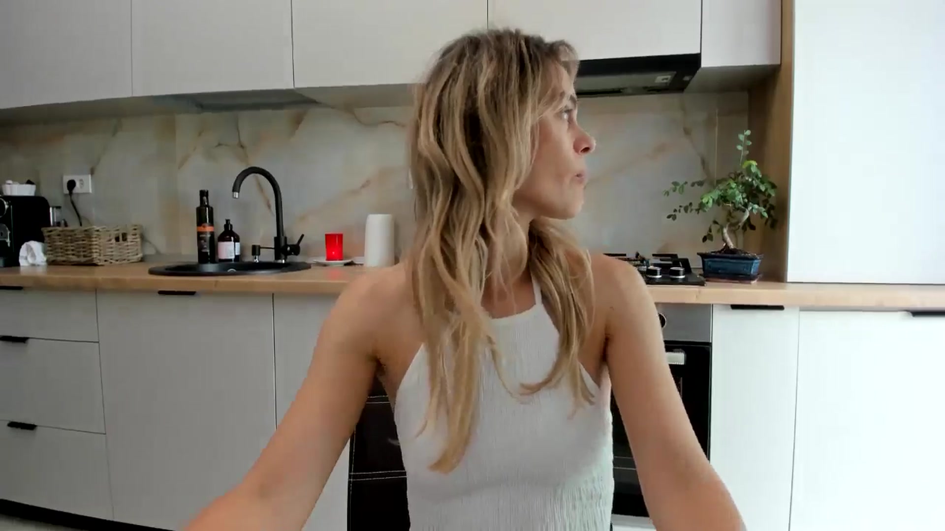 Gallery image thumbnail from DebbyPaige's myfreecams stream on, 08/30/2024, 10:53 image 14 of 20