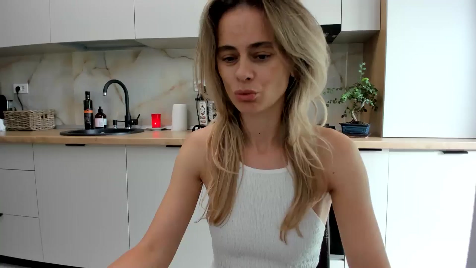 Gallery image thumbnail from DebbyPaige's myfreecams stream on, 08/30/2024, 11:12 image 8 of 20