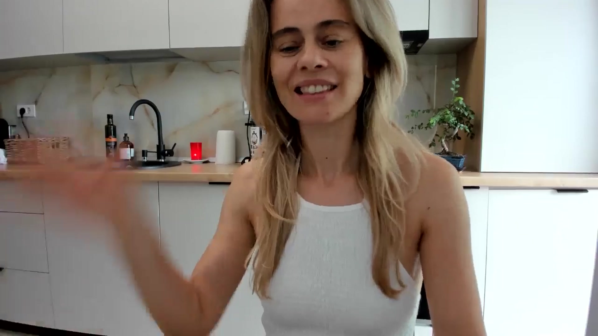 Gallery image thumbnail from DebbyPaige's myfreecams stream on, 08/30/2024, 11:12 image 17 of 20