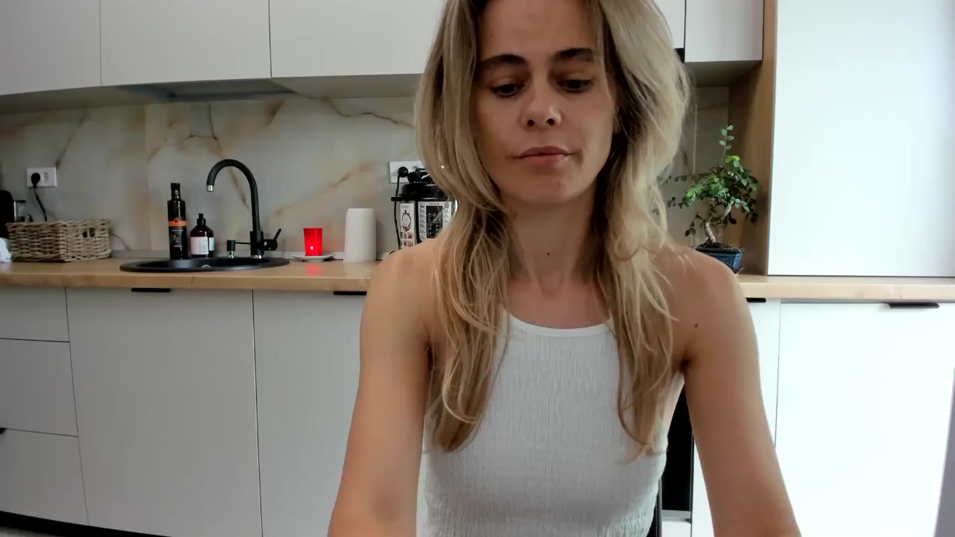 Gallery image thumbnail from DebbyPaige's myfreecams stream on, 08/30/2024, 11:12 image 4 of 20