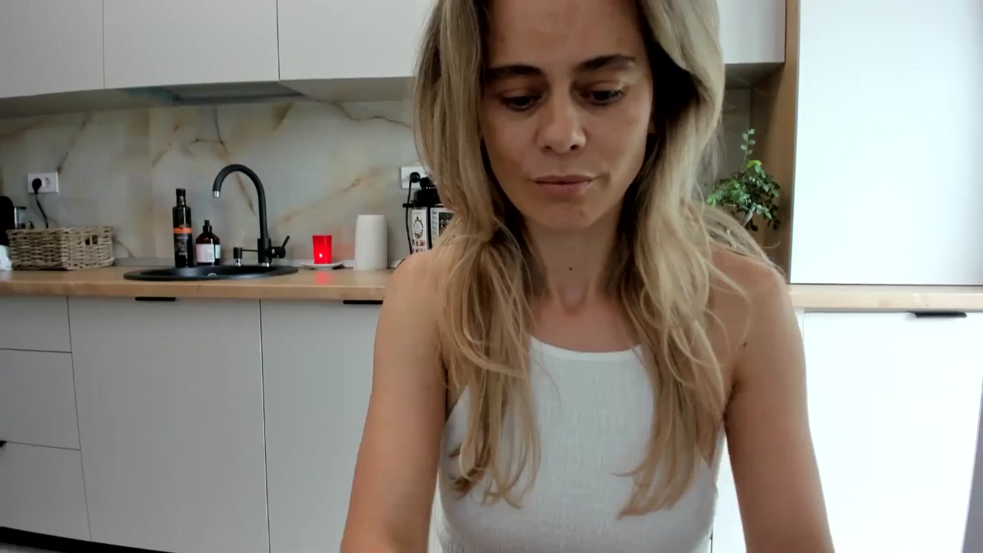 Gallery image thumbnail from DebbyPaige's myfreecams stream on, 08/30/2024, 11:12 image 14 of 20