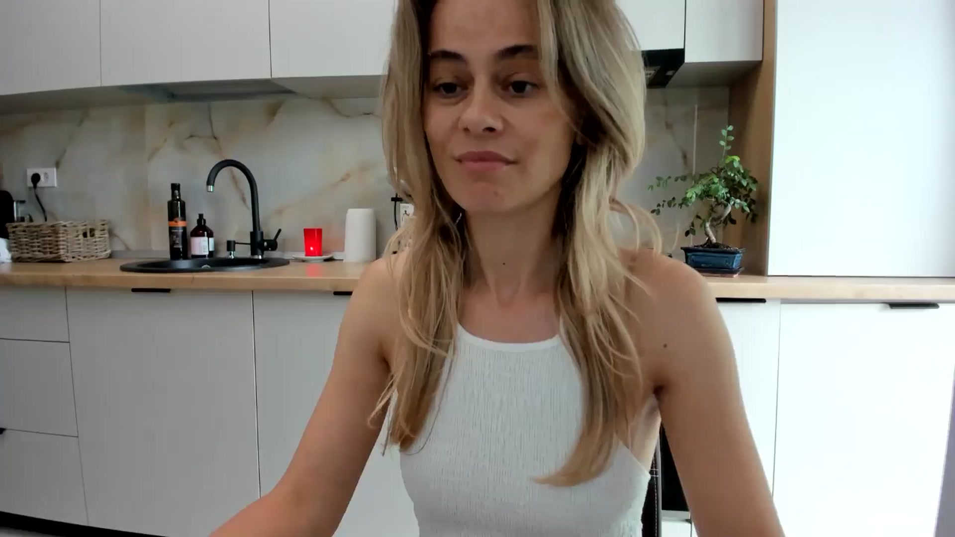 Gallery image thumbnail from DebbyPaige's myfreecams stream on, 08/30/2024, 11:12 image 13 of 20