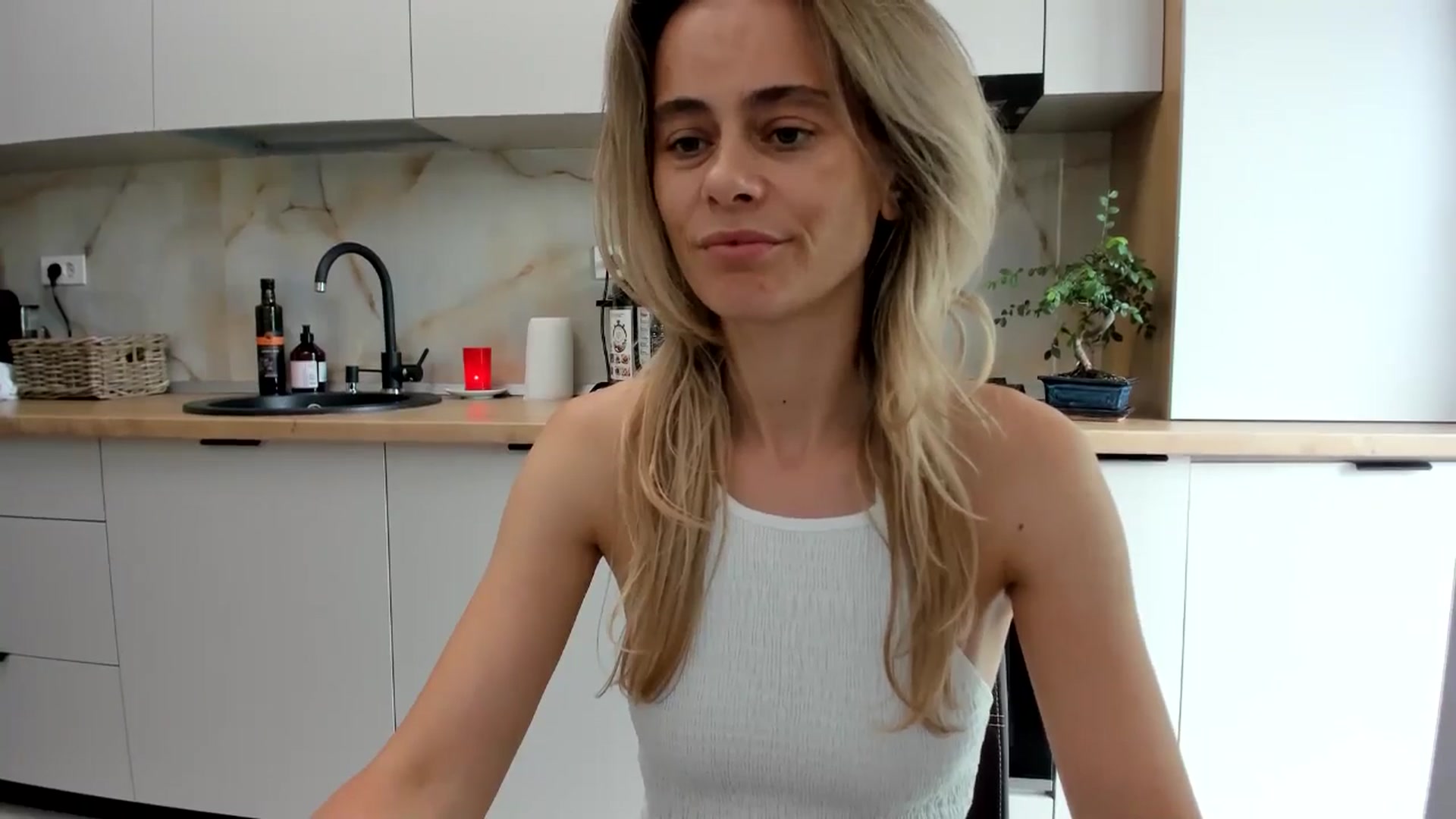 Gallery image thumbnail from DebbyPaige's myfreecams stream on, 08/30/2024, 11:12 image 5 of 20