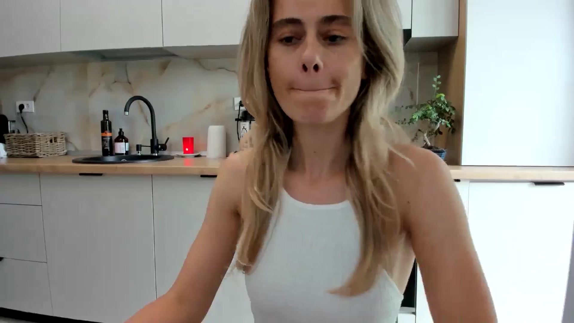 Gallery image thumbnail from DebbyPaige's myfreecams stream on, 08/30/2024, 11:12 image 12 of 20