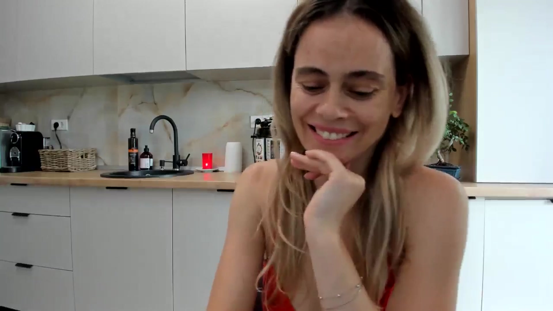 Gallery image thumbnail from DebbyPaige's myfreecams stream on, 08/30/2024, 13:13 image 16 of 20