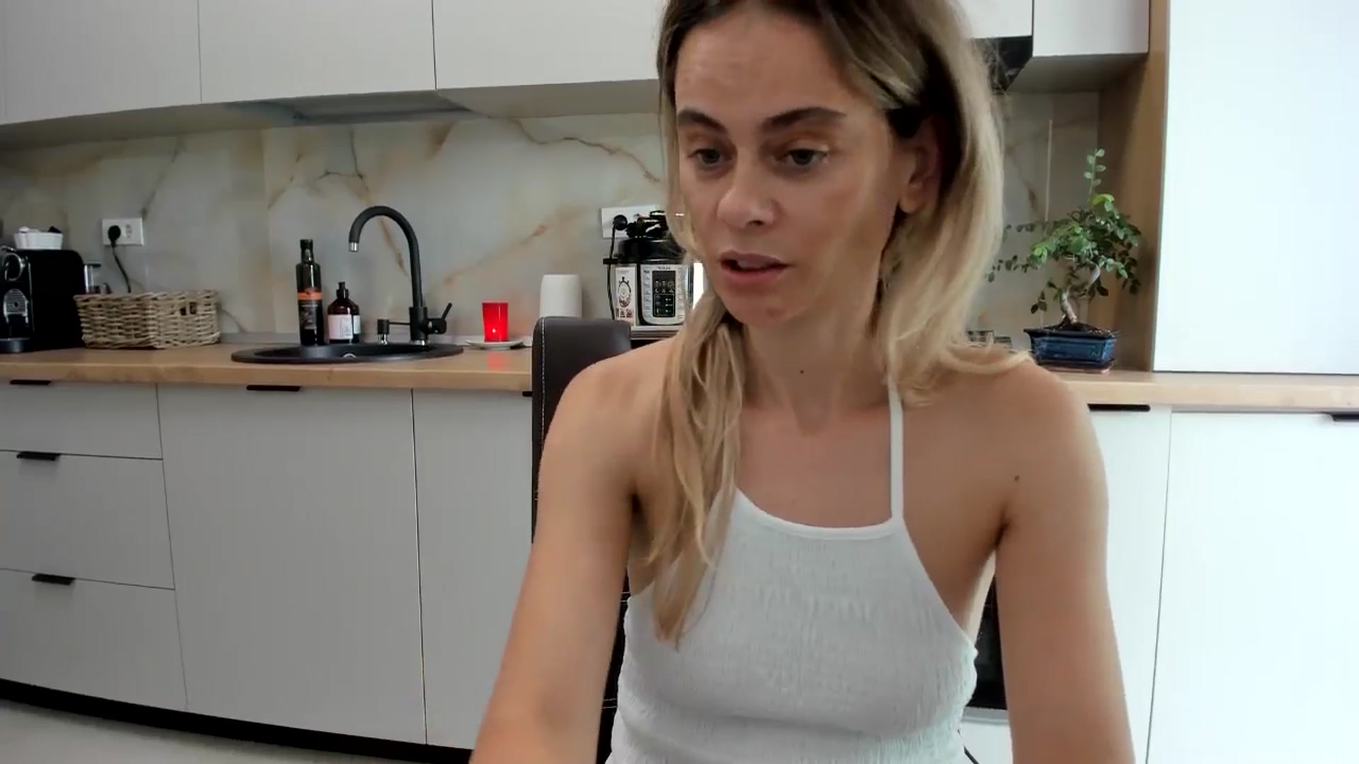 Gallery image thumbnail from DebbyPaige's myfreecams stream on, 08/30/2024, 13:13 image 11 of 20