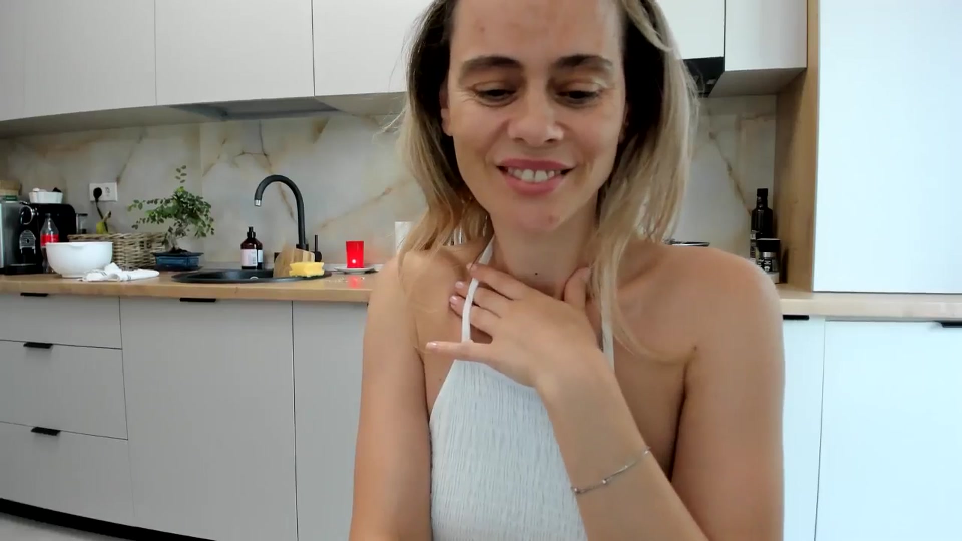 Gallery image thumbnail from DebbyPaige's myfreecams stream on, 08/30/2024, 14:30 image 15 of 20