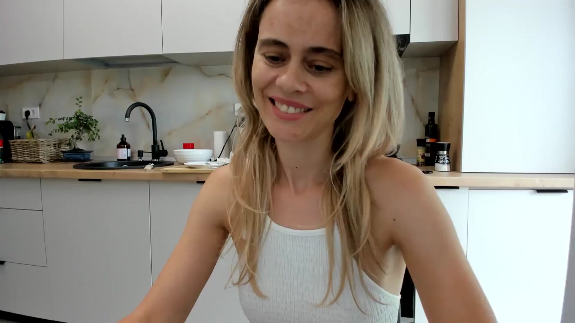 Gallery image thumbnail from DebbyPaige's myfreecams stream on, 08/30/2024, 14:30 image 1 of 20