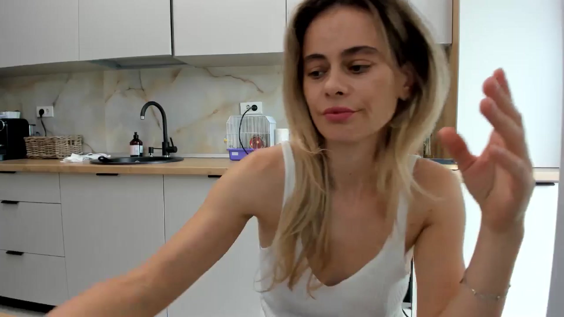 Gallery image thumbnail from DebbyPaige's myfreecams stream on, 09/01/2024, 14:41 image 7 of 20