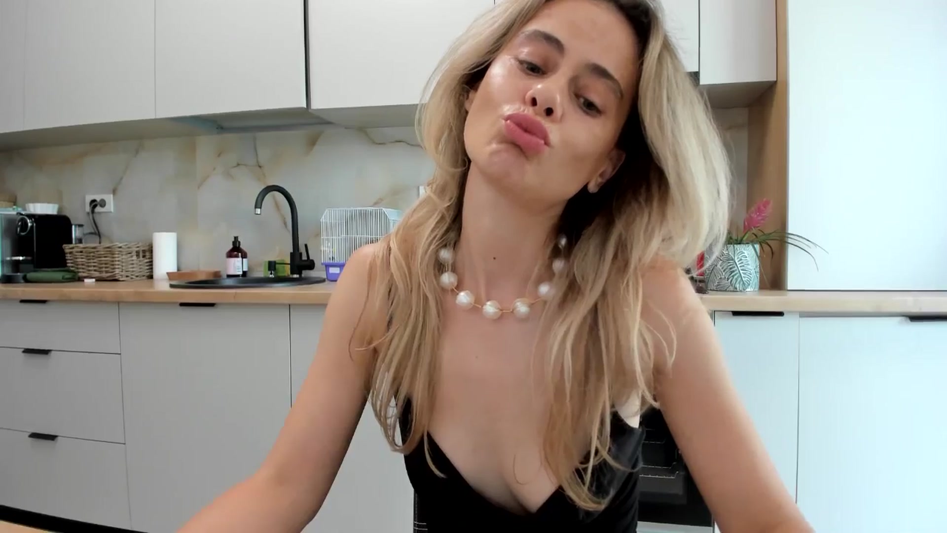 Gallery image thumbnail from DebbyPaige's myfreecams stream on, 09/02/2024, 09:45 image 14 of 20