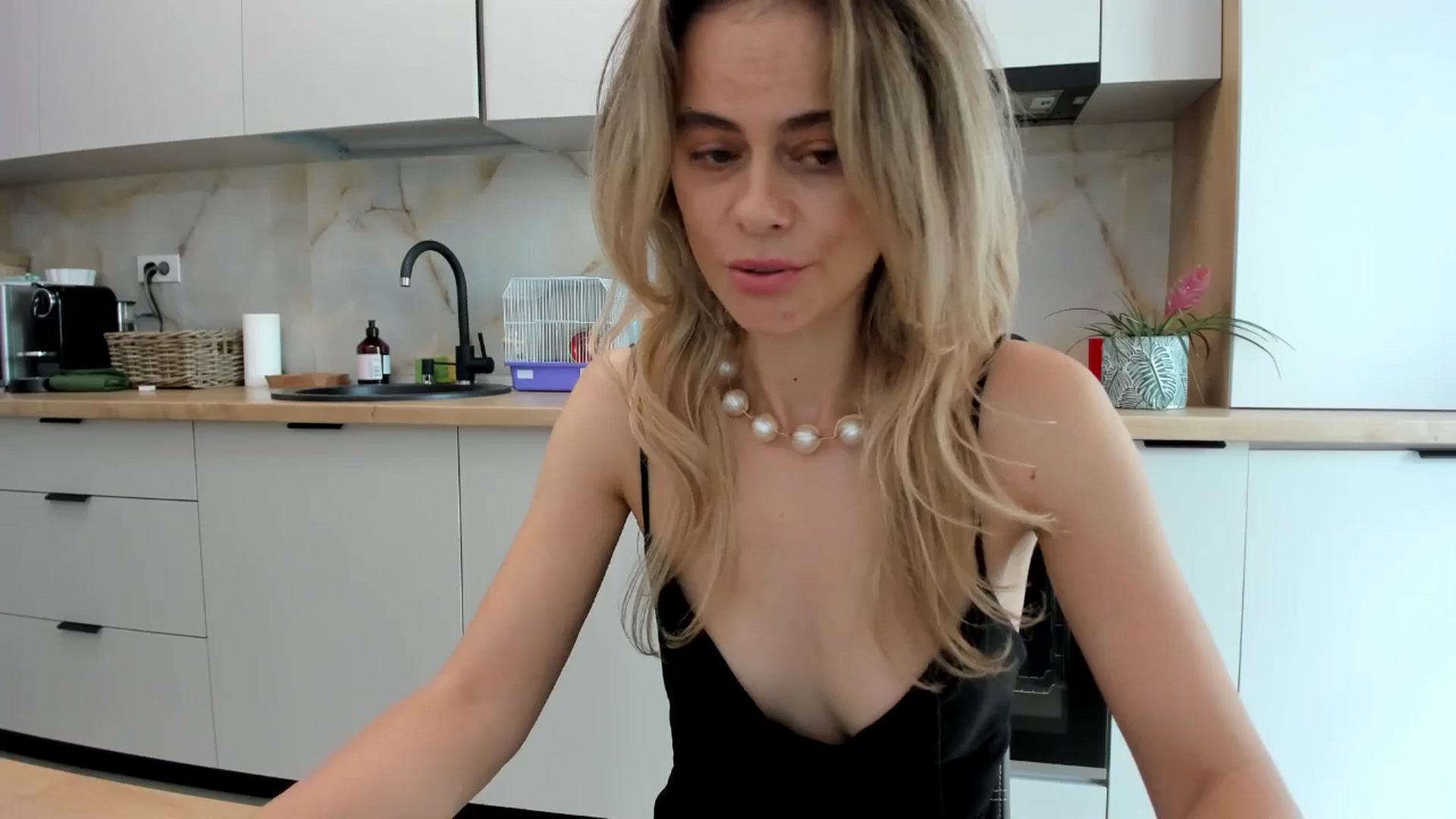 Gallery image thumbnail from DebbyPaige's myfreecams stream on, 09/02/2024, 10:02 image 20 of 20
