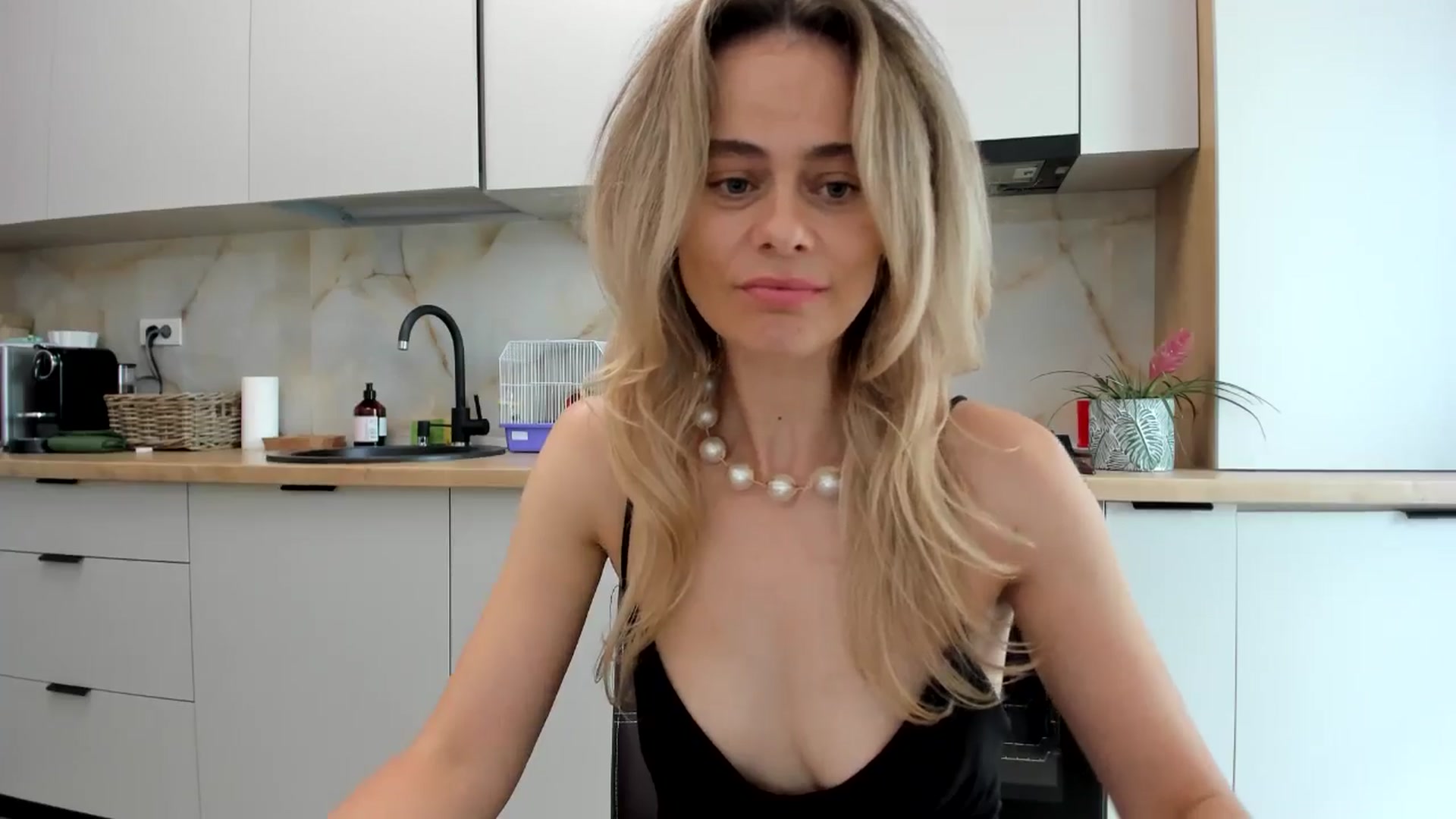 Gallery image thumbnail from DebbyPaige's myfreecams stream on, 09/02/2024, 10:02 image 8 of 20