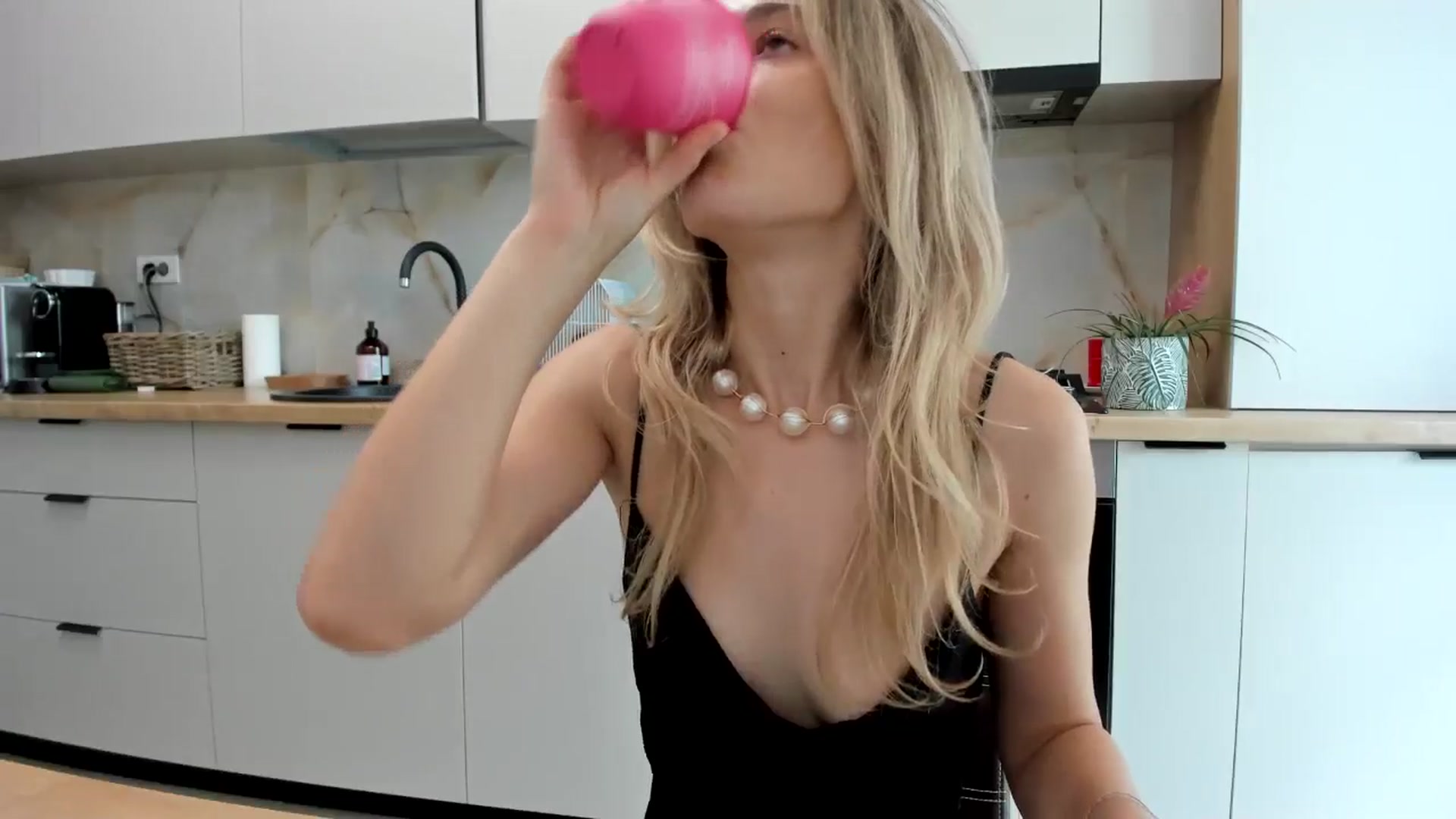 Gallery image thumbnail from DebbyPaige's myfreecams stream on, 09/02/2024, 10:02 image 18 of 20