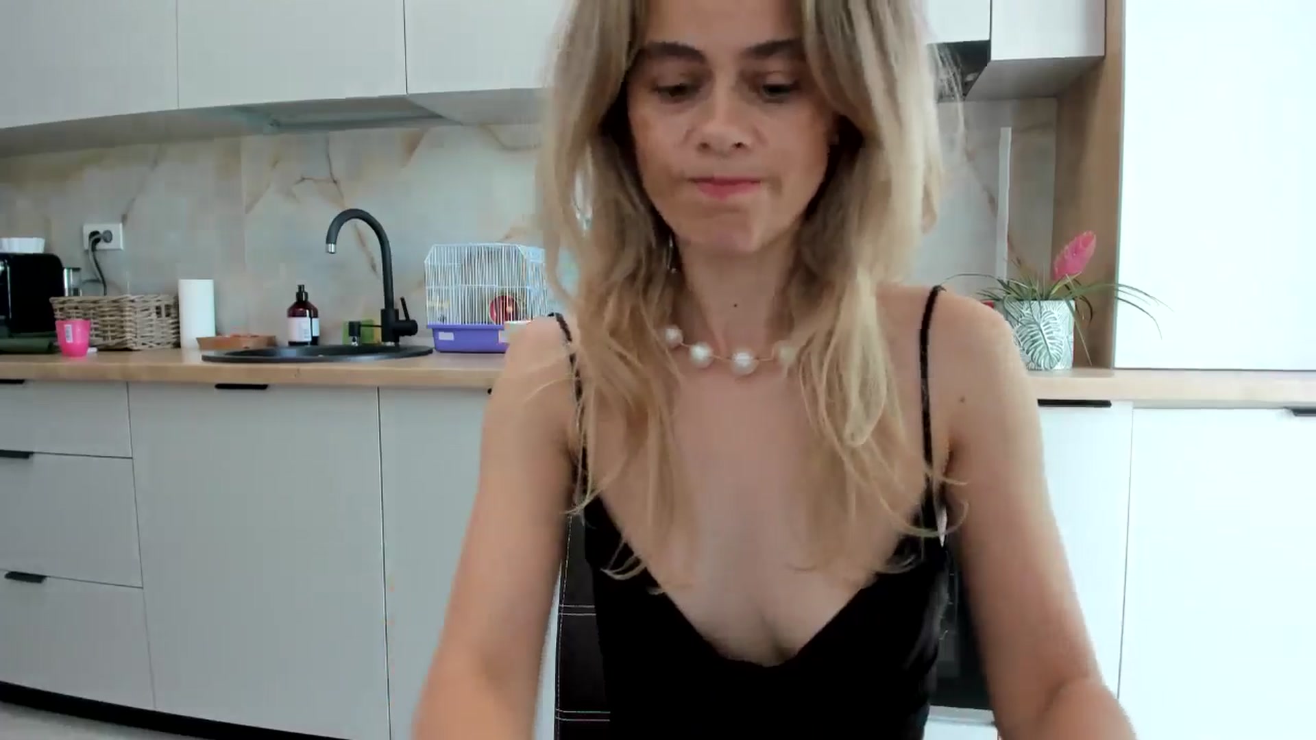Gallery image thumbnail from DebbyPaige's myfreecams stream on, 09/02/2024, 11:25 image 7 of 20