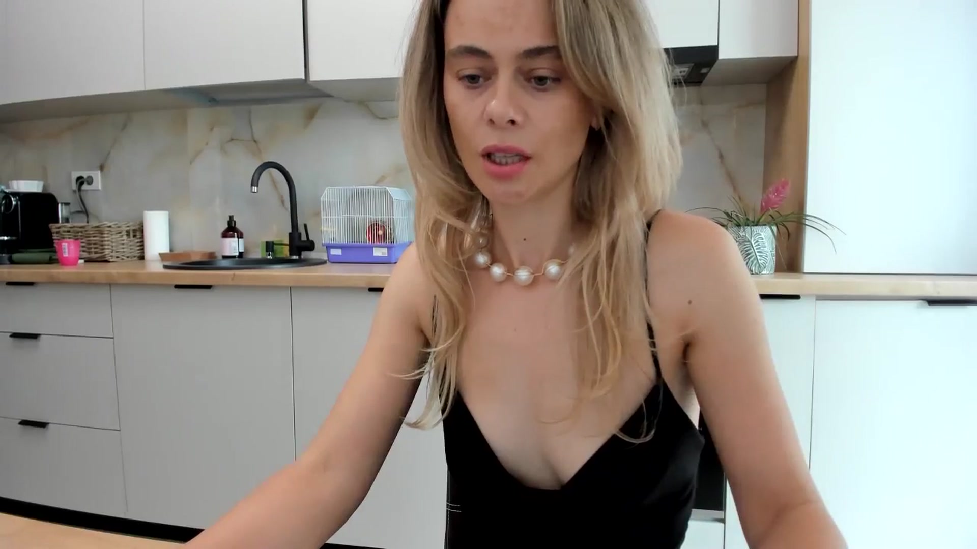 Gallery image thumbnail from DebbyPaige's myfreecams stream on, 09/02/2024, 11:25 image 3 of 20