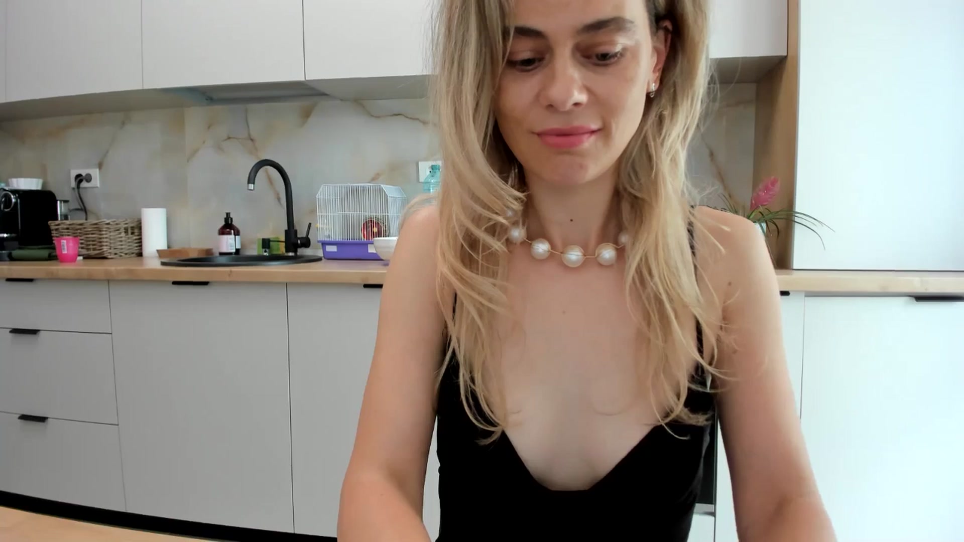 Gallery image thumbnail from DebbyPaige's myfreecams stream on, 09/02/2024, 11:25 image 5 of 20