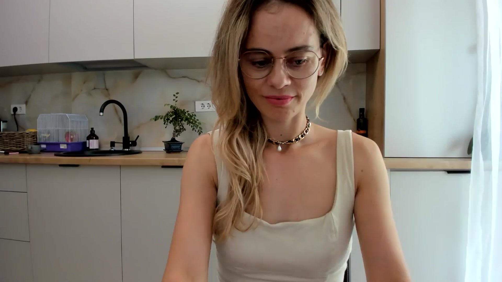 Gallery image thumbnail from DebbyPaige's myfreecams stream on, 09/06/2024, 10:32 image 12 of 20