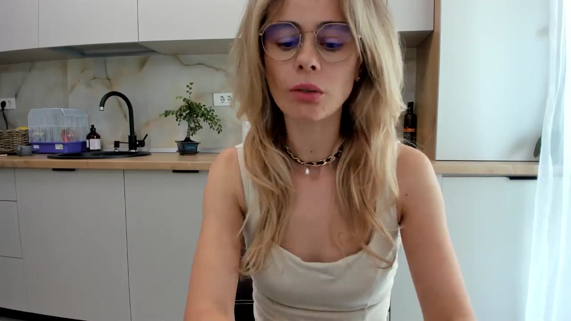 Gallery image thumbnail from DebbyPaige's myfreecams stream on, 09/06/2024, 10:32 image 19 of 20