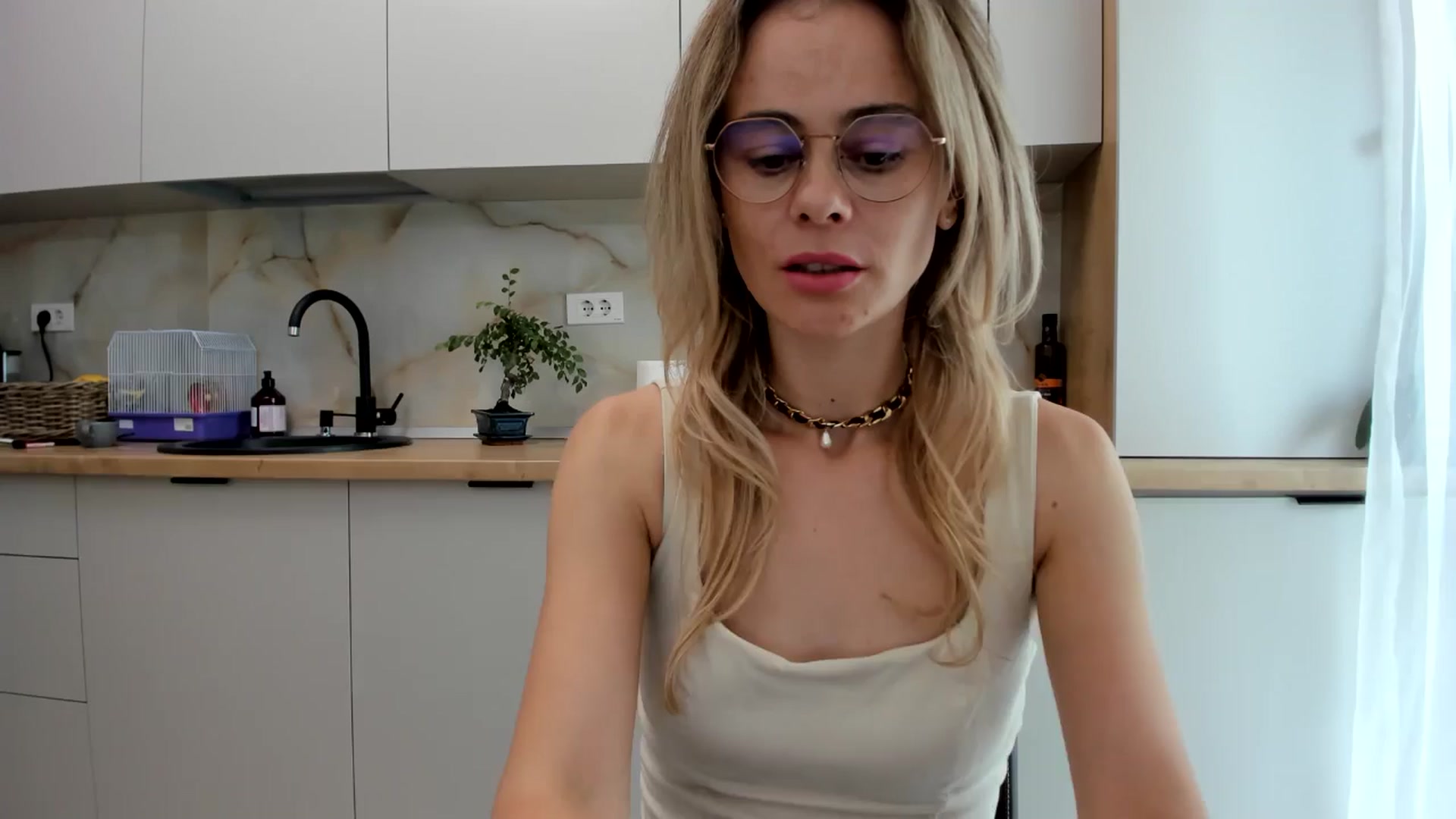 Gallery image thumbnail from DebbyPaige's myfreecams stream on, 09/06/2024, 10:32 image 14 of 20